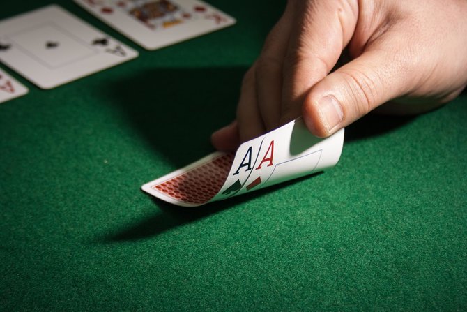Alasan Kenapa Harus Bermain Judi Online Poker Dengan Strategi Menggertak
